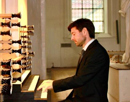 Timo Handschuh an der Orgel